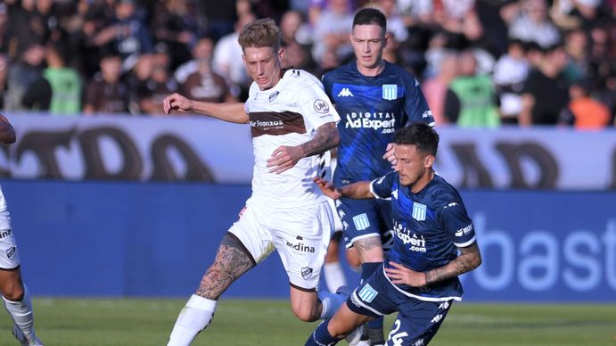 Racing pierde con Platense en un partido clave para la continuidad de Fernando Gago.