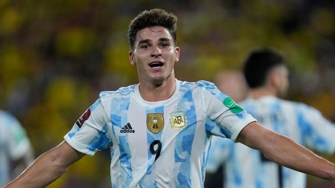 Omar Labruna: Creo que Julián Álvarez necesita más minutos en la Selección Argentina