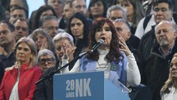 Cristina Kirchner, durante el acto en Plaza de Mayo (Foto: Télam). Cristina Kirchner, durante el acto en Plaza de Mayo (Foto: Télam).