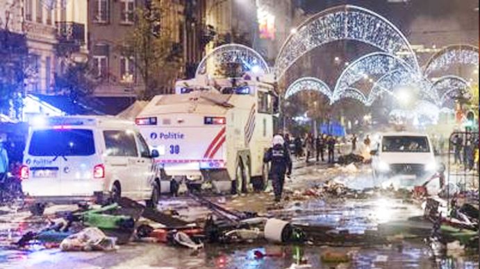 Incendios y choques con la policía en Bruselas