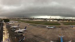 Por las fuertes tormentas, hay más de 50 vuelos afectados en Aeroparque y Ezeiza