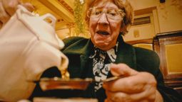 Furor por el estreno de Yiya Murano: Muerte a la hora del té, la nueva película. (Foto: Cortesía Netflix) Furor por el estreno de Yiya Murano: Muerte a la hora del té, la nueva película. (Foto: Cortesía Netflix)