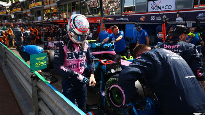 Franco Colapinto terminó 15° en un accidentado GP de Mónaco que tuvo bandera roja y múltiples incidentes
