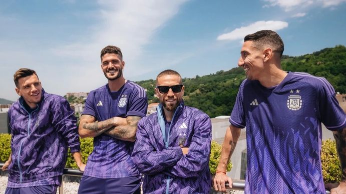 Adidas presentó la nueva camiseta alternativa de la Selección Argentina.&nbsp;