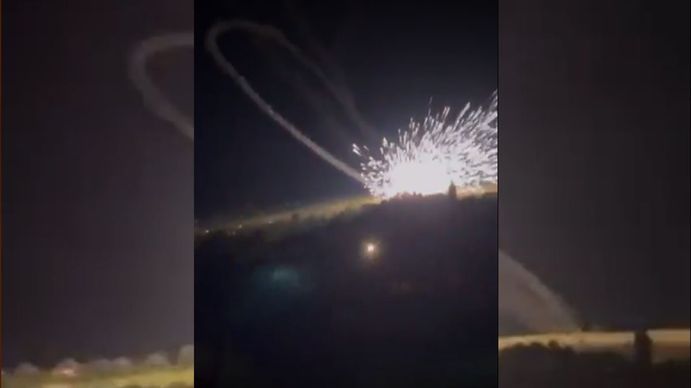 El momento en que el misil ruso explota al regresar a la base desde que fue lanzado (Foto: Gentileza News.com.au)