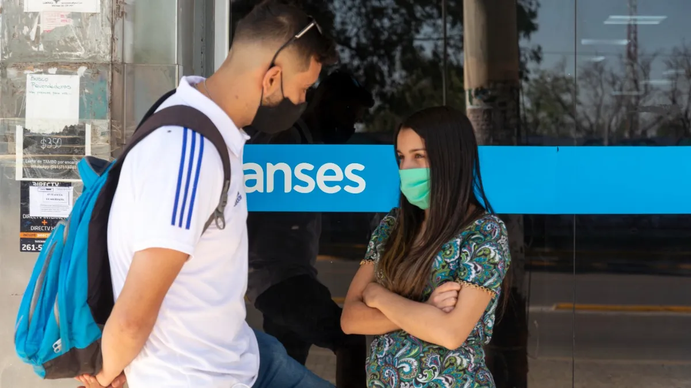 El objetivo de esta asistencia es igualar las oportunidades en el acceso a contenidos y experiencias culturales a más de 1.5 millones de jóvenes argentinas y argentinos.