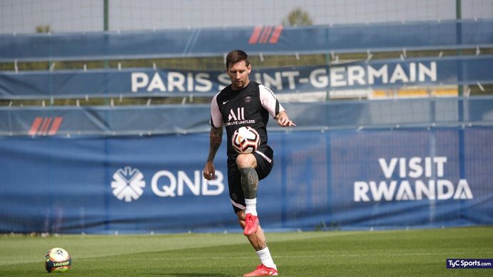 Lionel Messi en el entrenamiento del PSG en el Camp des Loges Lionel Messi en el entrenamiento del PSG en el Camp des Loges