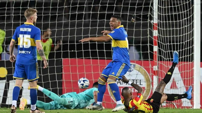 El duro cruce entre Fabra y Valentini tras el gol que marcó la derrota de Boca en Colombia