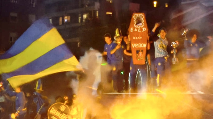 Ataúd de cartón, remera de Verón y Newells: el repudiable festejo de Rosario Central tras ganar la Supercopa Internacional