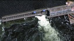 Volodymyr Zelensky, describió la situación como una bomba medioambiental de destrucción masiva. Volodymyr Zelensky, describió la situación como una bomba medioambiental de destrucción masiva.