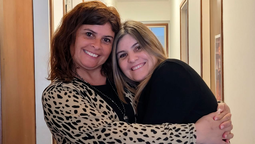 La primera vez que nos vimos nos dimos un abrazo que fue eterno. Escuchá la historia de Carolina y Carina, las hermanas que se conocieron tras 44 años