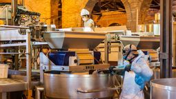 La línea de crédito lanzada por el Gobierno Nacional junto al Banco Nación tiene una bonificación de siete puntos de la tasa vigente y los productores podrán informarse en las sucursales de la entidad financiera y en el Centro de Ayuda Pyme de Mendoza. La línea de crédito lanzada por el Gobierno Nacional junto al Banco Nación tiene una bonificación de siete puntos de la tasa vigente y los productores podrán informarse en las sucursales de la entidad financiera y en el Centro de Ayuda Pyme de Mendoza.