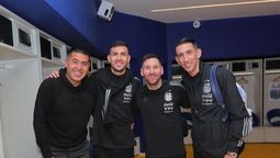 Riquelme junto a Paredes, Messi y Di María. Riquelme junto a Paredes, Messi y Di María.