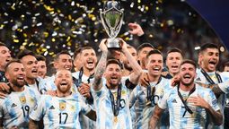 Messi levantó su segundo trofeo oficial en la Selección Argentina. Messi levantó su segundo trofeo oficial en la Selección Argentina.