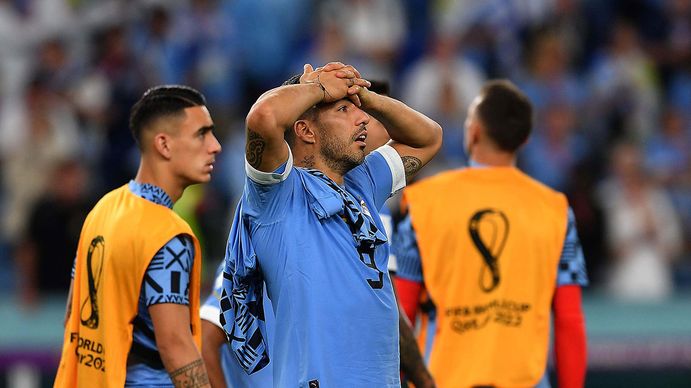 Luis Suárez se lamenta luego de la eliminación de su equipo (Foto: Télam).