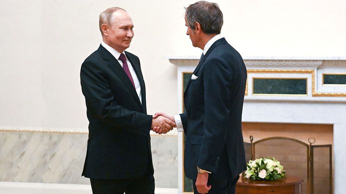 El argentino Rafael Grossi con Vladimir Putin El argentino Rafael Grossi con Vladimir Putin