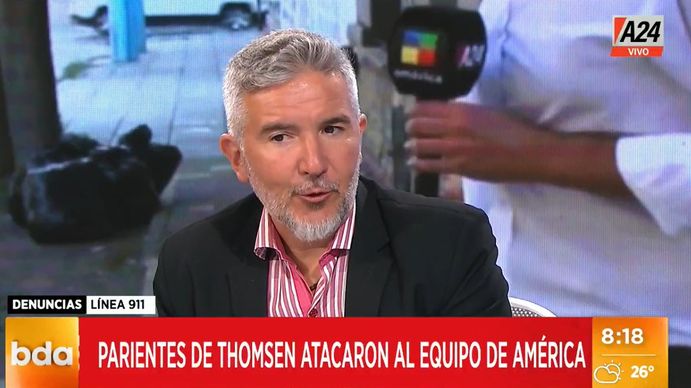 Familiares de Máximo Thomsen atacan al equipo de A24 en Zárate. (Foto: Captura A24)&nbsp;