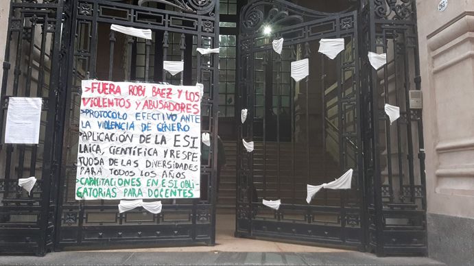 Toma en el Colegio Nacional Buenos Aires por un no docente abusador