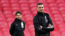 Una inesperada decisión de Lionel Scaloni cambiaría la lista de 26 jugadores para el Mundial Qatar 2022 Una inesperada decisión de Lionel Scaloni cambiaría la lista de 26 jugadores para el Mundial Qatar 2022