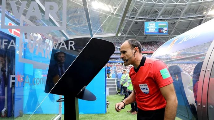 El VAR tuvo su estreno dentro de un Mundial recién en Rusia 2018.&nbsp;