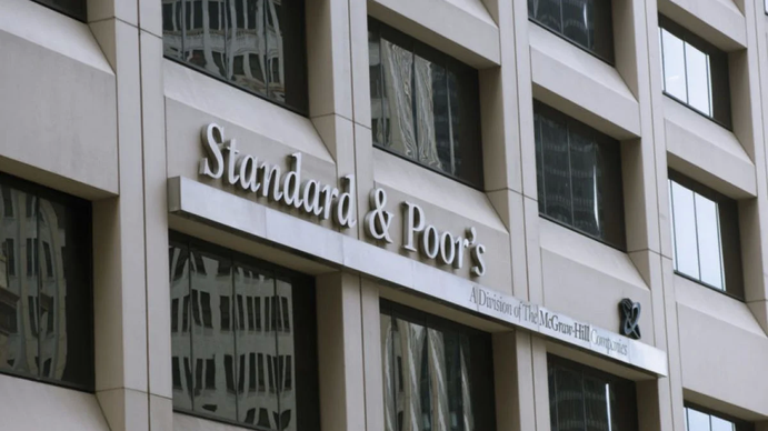 S&P mejoró la calificación de la deuda Argentina en pesos tras el canje exitoso (Foto: Newstalk) S&P mejoró la calificación de la deuda Argentina en pesos tras el canje exitoso (Foto: Newstalk)