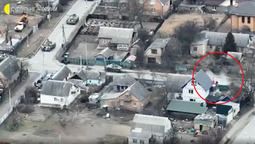 Muerte de un ciclista en Bucha: el vídeo de un drone que documenta otra ejecución de los soldados rusos Muerte de un ciclista en Bucha: el vídeo de un drone que documenta otra ejecución de los soldados rusos