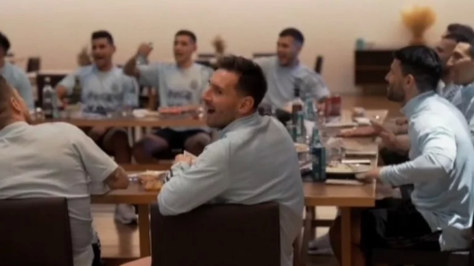 ¡Tremendo! El video inédito de Lionel Messi cantando Brasil decime qué se siente&nbsp;